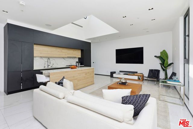 1253 N Sweetzer Avenue 7, West Hollywood, CA 90069