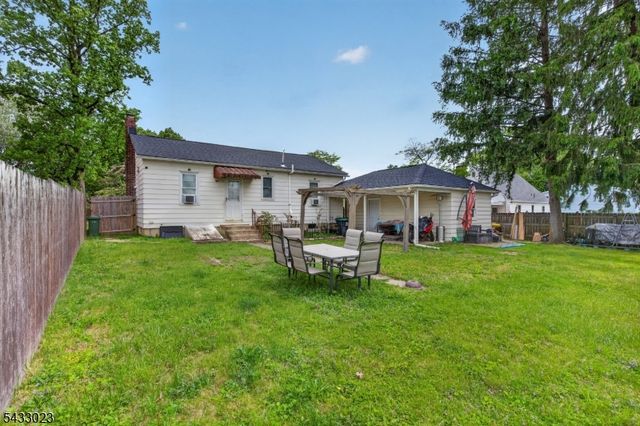515 Lynda Rd, Lopatcong Twp., NJ 08865
