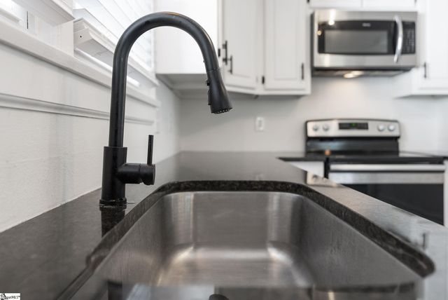 206 Cardinal Drive, Taylors, SC 29687