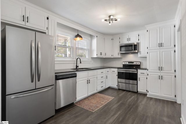 206 Cardinal Drive, Taylors, SC 29687