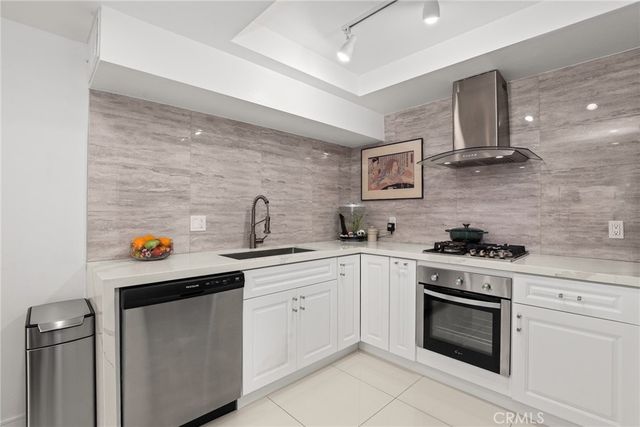 10926 Bluffside Drive 30, Studio City, CA 91604