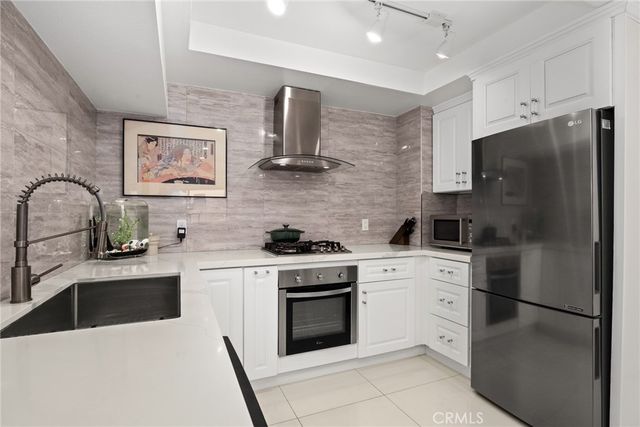10926 Bluffside Drive 30, Studio City, CA 91604