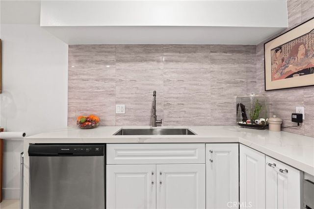 10926 Bluffside Drive 30, Studio City, CA 91604