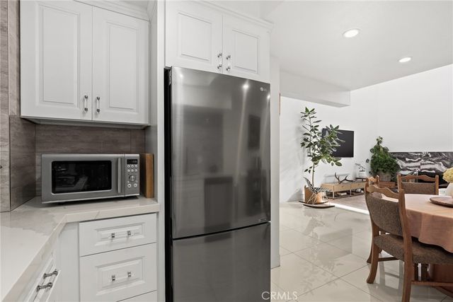 10926 Bluffside Drive 30, Studio City, CA 91604