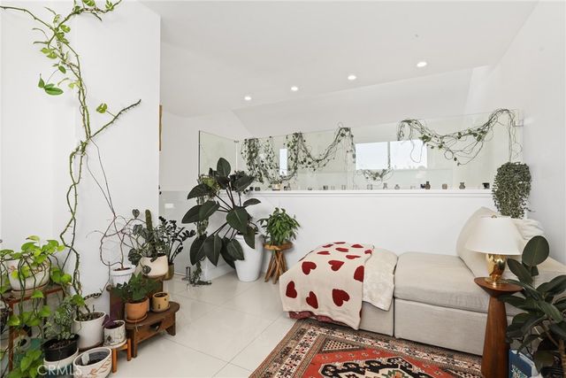 10926 Bluffside Drive 30, Studio City, CA 91604