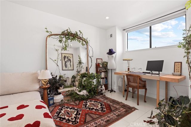 10926 Bluffside Drive 30, Studio City, CA 91604