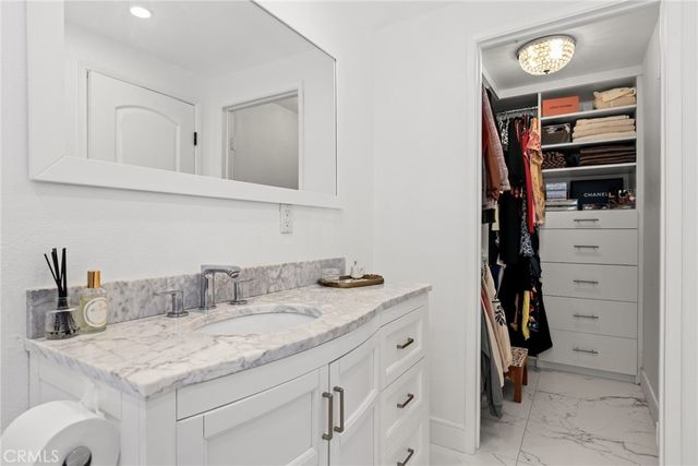 10926 Bluffside Drive 30, Studio City, CA 91604