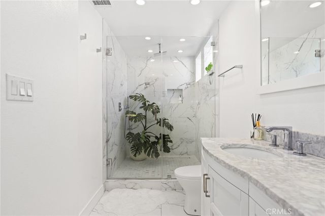10926 Bluffside Drive 30, Studio City, CA 91604