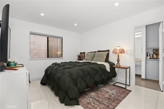 10926 Bluffside Drive 30, Studio City, CA 91604