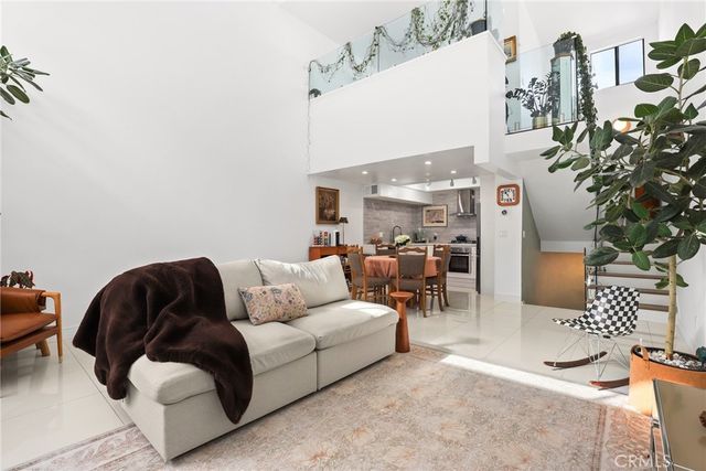 10926 Bluffside Drive 30, Studio City, CA 91604