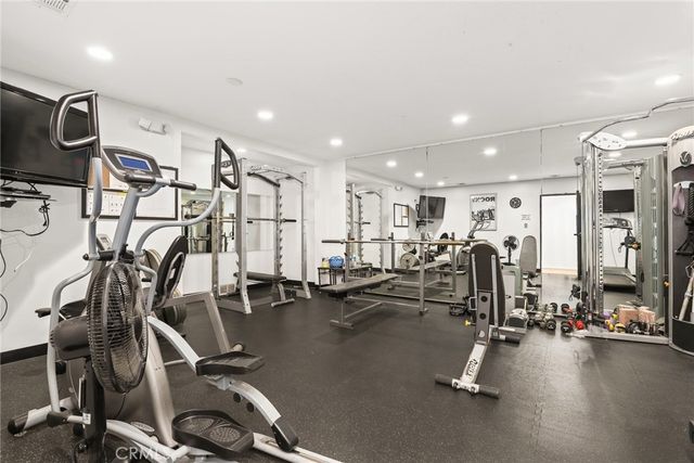 10926 Bluffside Drive 30, Studio City, CA 91604