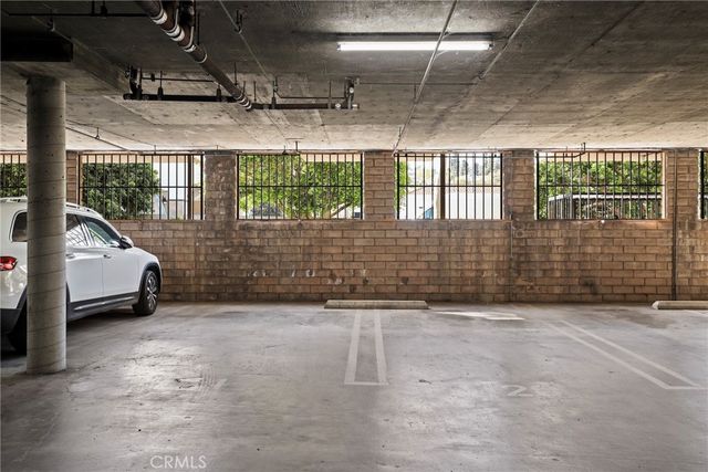 10926 Bluffside Drive 30, Studio City, CA 91604