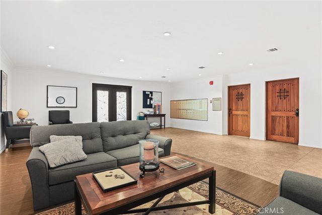 10926 Bluffside Drive 30, Studio City, CA 91604