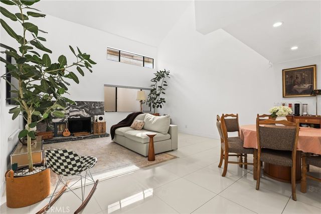 10926 Bluffside Drive 30, Studio City, CA 91604