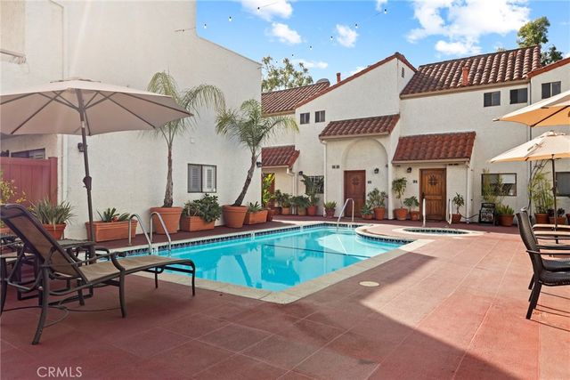 10926 Bluffside Drive 30, Studio City, CA 91604