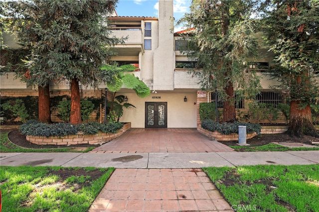 10926 Bluffside Drive 30, Studio City, CA 91604