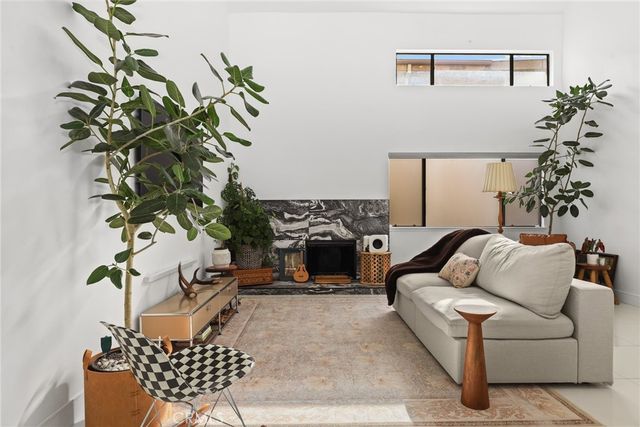 10926 Bluffside Drive 30, Studio City, CA 91604