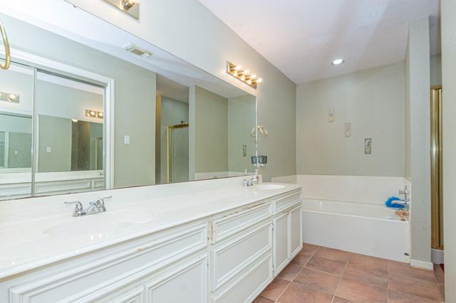 808 Manor Drive, Angleton, TX 77515
