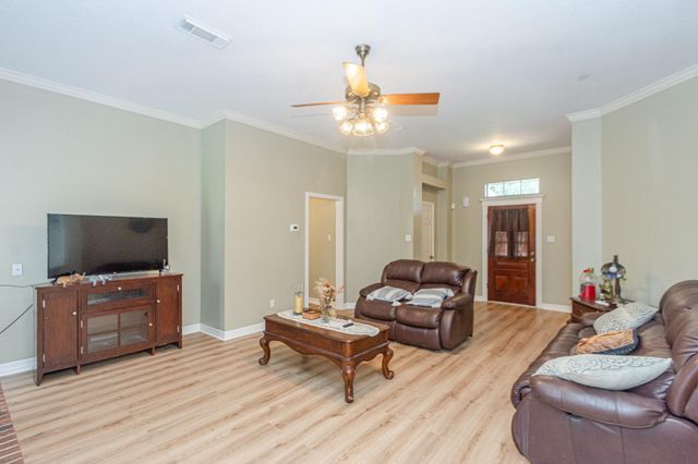 808 Manor Drive, Angleton, TX 77515