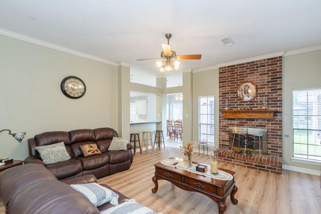 808 Manor Drive, Angleton, TX 77515
