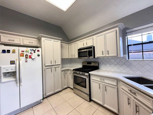 808 Manor Drive, Angleton, TX 77515