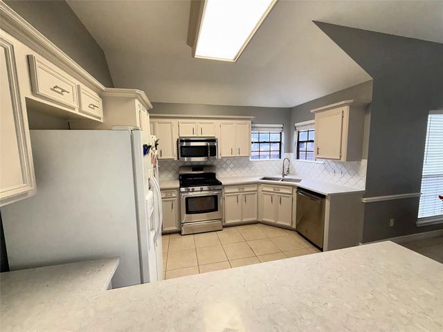 808 Manor Drive, Angleton, TX 77515