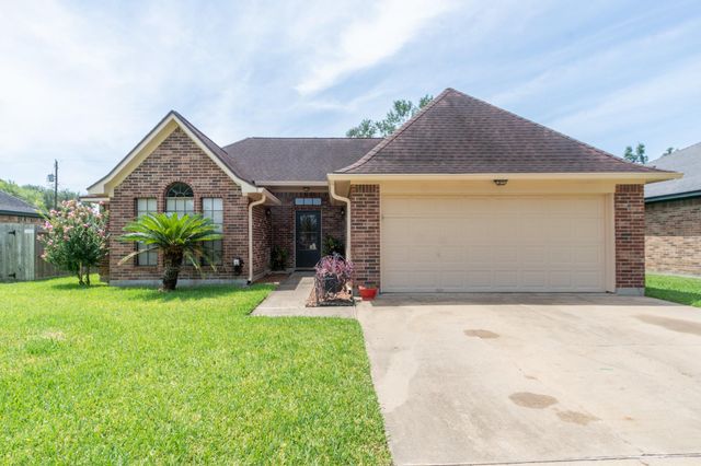 808 Manor Drive, Angleton, TX 77515