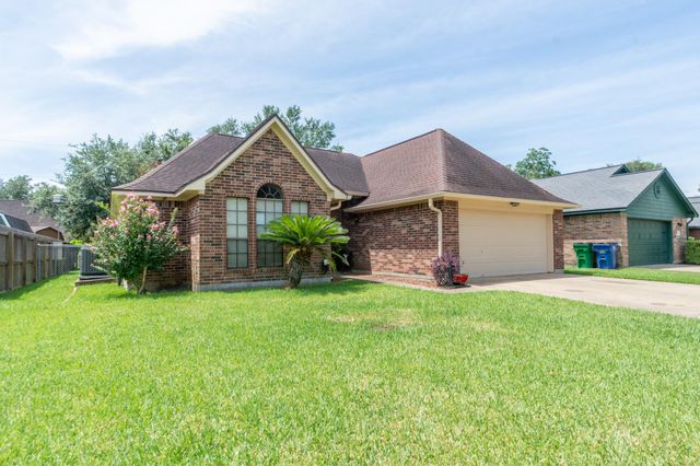808 Manor Drive, Angleton, TX 77515