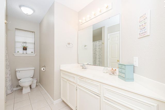808 Manor Drive, Angleton, TX 77515