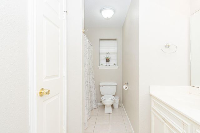 808 Manor Drive, Angleton, TX 77515