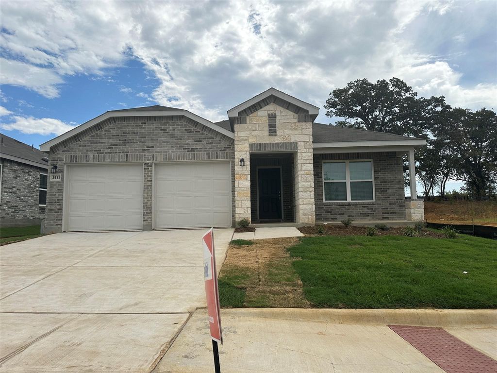 2533 Creekbend Lane, Denton, TX 76208