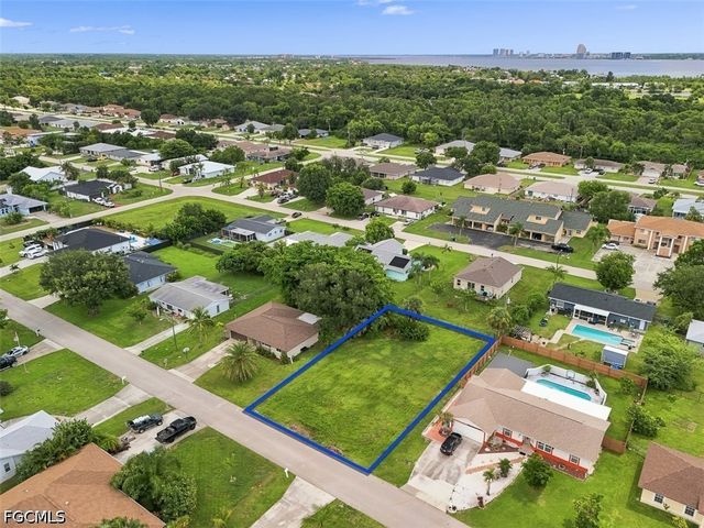 1221 SE 23rd AVE, Cape Coral, FL 33990