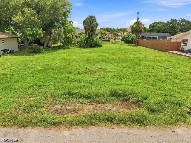 1221 SE 23rd AVE, Cape Coral, FL 33990