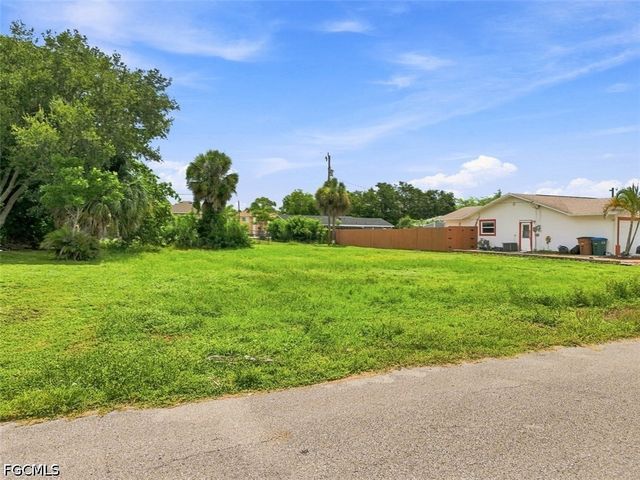 1221 SE 23rd AVE, Cape Coral, FL 33990