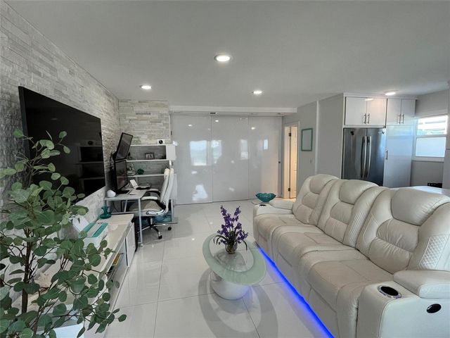 310 S Broadwalk 3b, Hollywood, FL 33019
