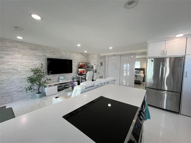 310 S Broadwalk 3b, Hollywood, FL 33019
