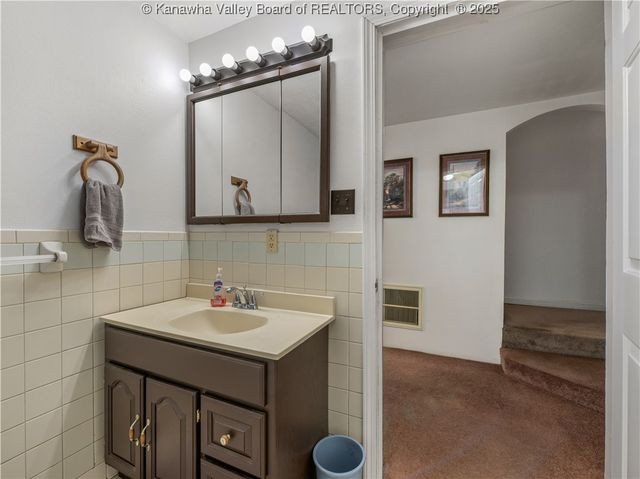 118 Maroney Lane, Belle, WV 25015