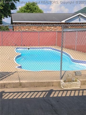 118 Maroney Lane, Belle, WV 25015