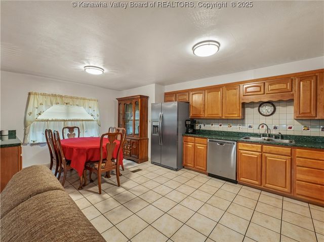 118 Maroney Lane, Belle, WV 25015