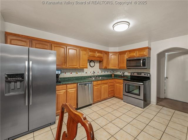 118 Maroney Lane, Belle, WV 25015