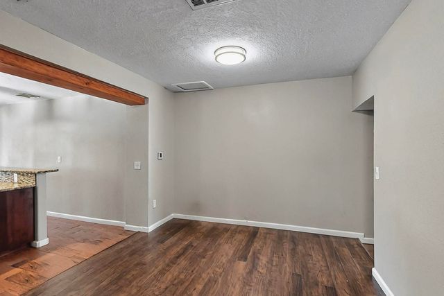 2215 TAPIA Boulevard SW, Albuquerque, NM 87105