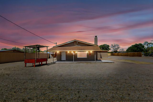 2215 TAPIA Boulevard SW, Albuquerque, NM 87105