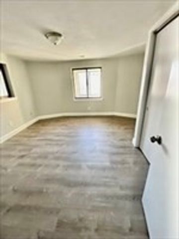 58 Windsor St 2, Worcester, MA 01605