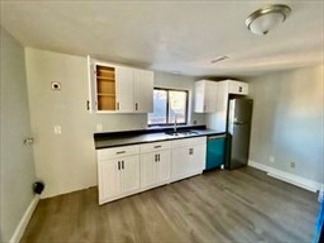 58 Windsor St 2, Worcester, MA 01605