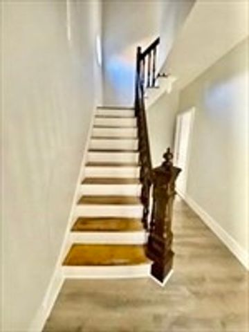 58 Windsor St 2, Worcester, MA 01605