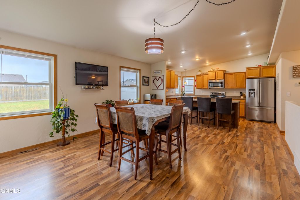 133 Lewis Road, Lincoln, ND 58504 photo 4