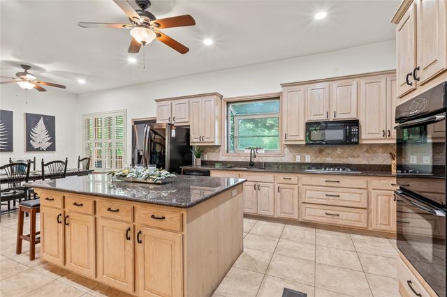 1036 Private Road 8905, Canton, TX 75103