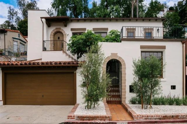2050 N Las Palmas Avenue, Los Angeles, CA 90068