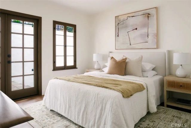 2050 N Las Palmas Avenue, Los Angeles, CA 90068