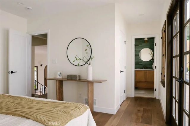 2050 N Las Palmas Avenue, Los Angeles, CA 90068